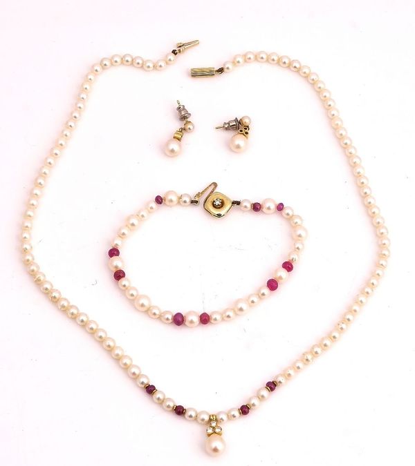 A CULTURED PEARL, DIAMOND AND RUBY NECKLACE, A BRACELET AND A PAIR OF EARRINGS (3)