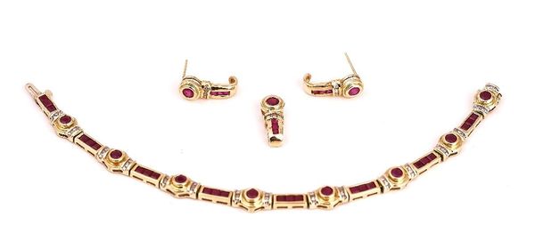 A GOLD, RUBY AND DIAMOND BRACELET, PAIR OF EARRINGS AND PENDANT (3)