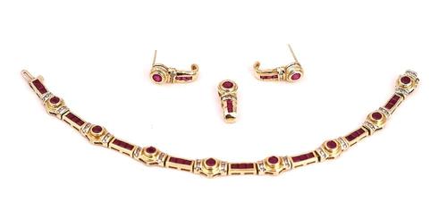 A GOLD, RUBY AND DIAMOND BRACELET, PAIR OF EARRINGS AND PENDANT (3)