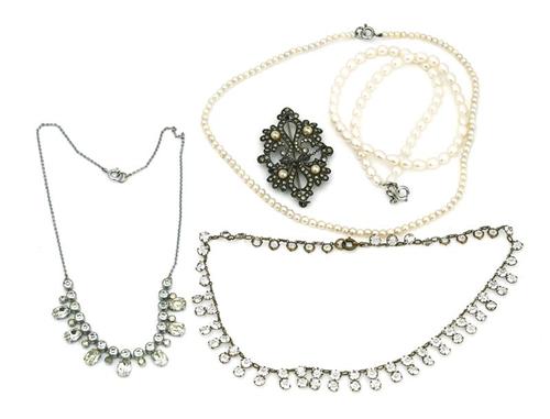 A SINGLE ROW NECKLACE OF CULTURED AND IMITATION PEARLS AND FOUR FURTHER ITEMS (5)