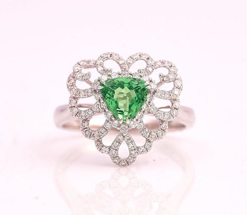 A WHITE GOLD, TSAVORITE GARNET AND DIAMOND RING