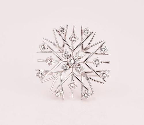 A DIAMOND PENDANT BROOCH