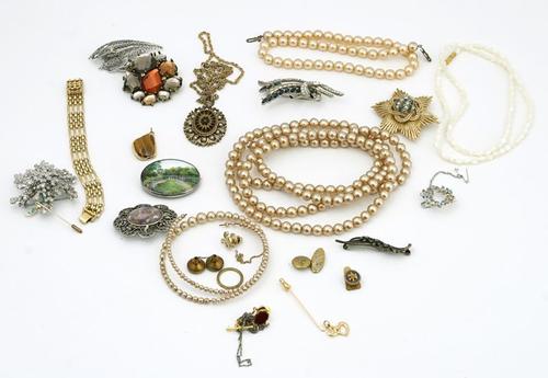 A GROUP OF COSTUME JEWELLERY