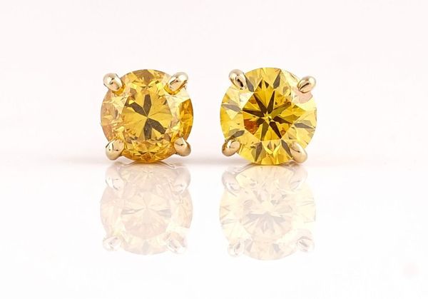 A PAIR OF GOLD AND NATURAL FANCY VIVID ORANGEY/YELLOW DIAMOND SINGLE STONE EARSTUDS
