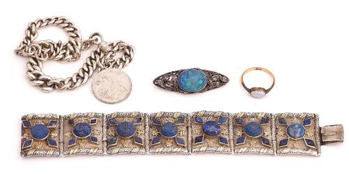 AN OPAL RING AND THREE FURTHER PIECES OF JEWELLERY (4)