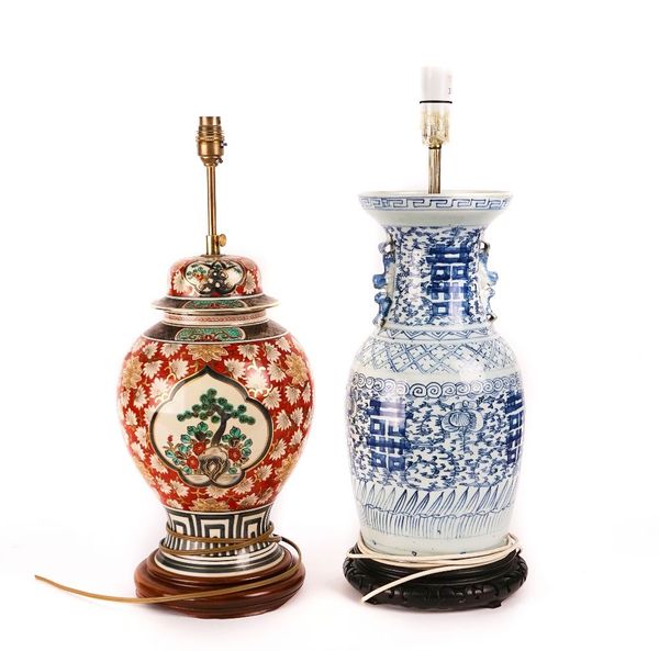 A CHINESE STYLE BLUE & WHITE BALUSTER TABLE LAMP AND THREE OTHERS (4)
