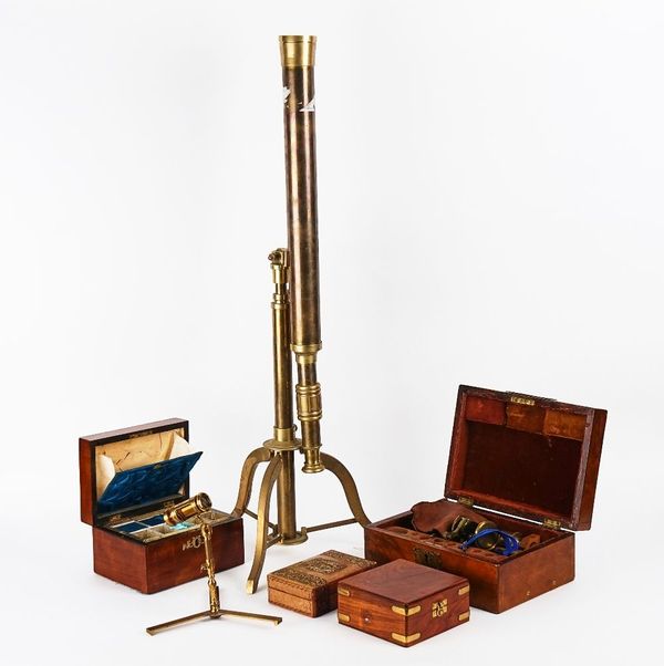 SCIENTIFIC INSTRUMENTS; A BRASS TRAVELLING MICROSCOPE (6)