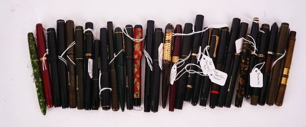 A COLLECTION OF 30 FOUNTAIN PENS