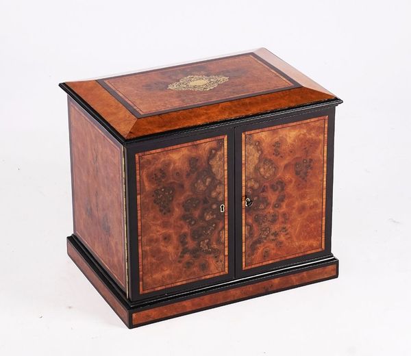 A 19TH CENTURY FRENCH KINGWOOD BANDED AND BRASS INLAID HUMIDOR