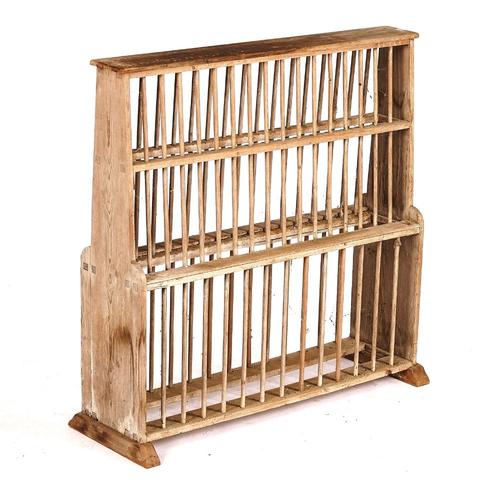 A LARGE PINE COUNTRY HOUSE KITCHEN FLOOR-STANDING THREE TIER PLATE STAND