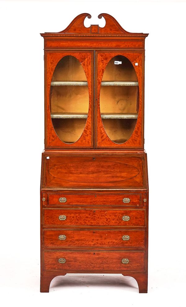 A SMALL EARLY 20TH CENTURY SATINWOOD BUREAU BOOKCASE