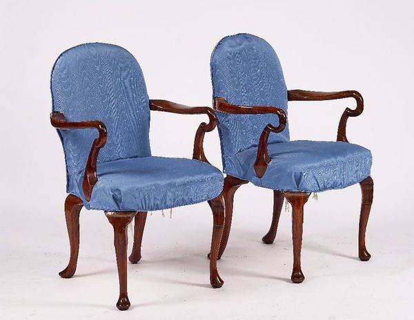 A PAIR OF GEORGE I STYLE ARCHBACK OPEN ARMCHAIRS (2)