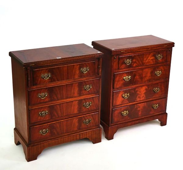 A NEAR PAIR OF 18TH CENTURY STYLE MAHOGANY FOUR DRAWER BACHELOR’S CHESTS (2)