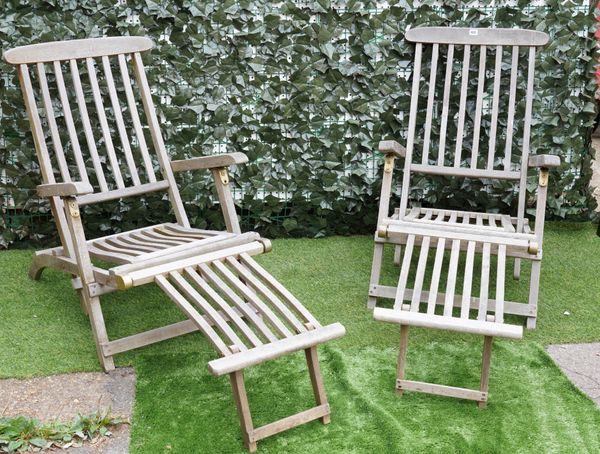 A PAIR OF HARDWOOD GARDEN STEAMER CHAIRS (2)