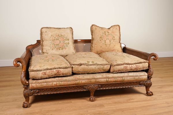 A MID 20TH CENTURY WALNUT FRAMED BERGERE SOFA WITH EAGLE’S HEAD FINIALS