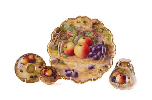 A SMALL GROUP OF ROYAL WORCESTER PORCELAIN PAINTED WITH FRUIT (4)
