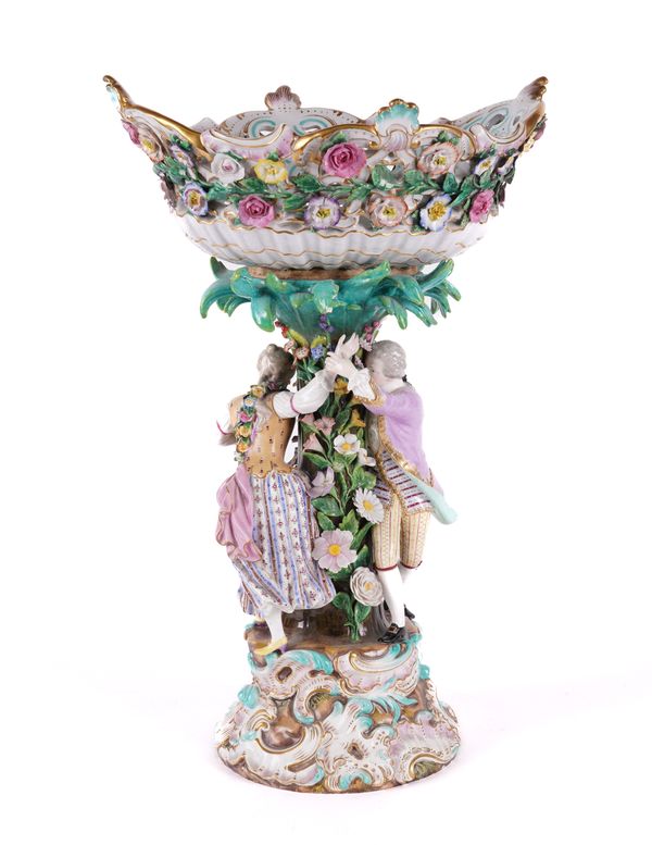 A MEISSEN PORCELAIN CENTREPIECE