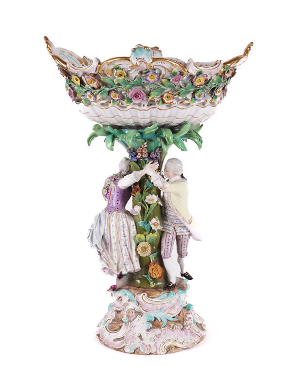 A MEISSEN PORCELAIN CENTREPIECE