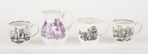 FOUR ITEMS OF WORCESTER PRINTED PORCELAIN (4)
