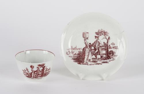 AN EARLY WORCESTER TEABOWL AND A SAUCER (2)