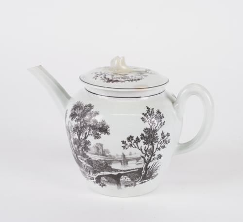 A WORCESTER TEAPOT AND COVER (2)