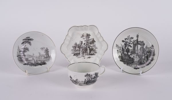 A SMALL GROUP OF WORCESTER PORCELAIN (4)