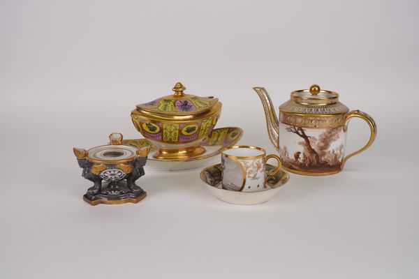 A GROUP OF PARIS PORCELAINS (7)