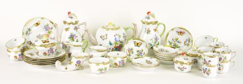 AN ASSEMBLED GROUP OF HEREND PORCELAIN IN THE `QUEEN VICTORIA' PATTERN (45)