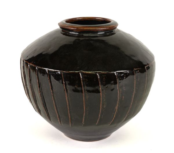 DAVID LEACH ( 1911-2005) A LARGE STUDIO POTTERY VASE