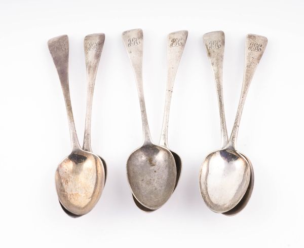 A SET OF SIX VICTORIAN OLD ENGLISH PATTERN DESSERT SPOONS