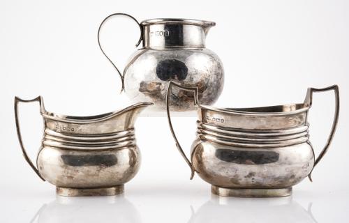A SILVER JUG AND TWO FURTHER ITEMS (3)