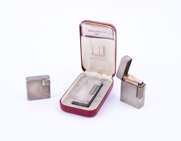 A DUNHILL SILVER PLATED RECTANGULAR GAS LIGHTER (3)