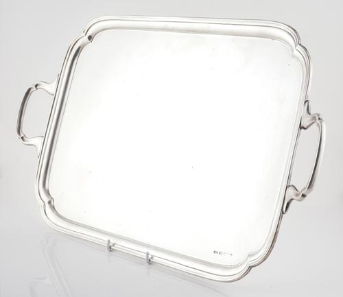 A SILVER SHAPED RECTANGULAR TWIN HANDLED TRAY