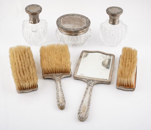 A CONTINENTAL SEVEN-PIECE DRESSING SET (7)