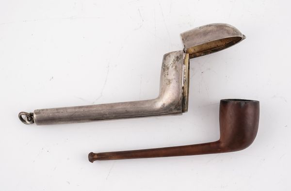 A TREEN PIPE WITH A HINGE LIDDED PIPE CASE (2)