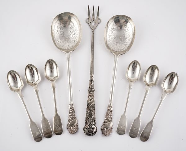 A PAIR OF LATE VICTORIAN SILVER SERVING SPOONS AND FURTHER ITEMS (9)