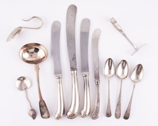 A GROUP OF SILVER AND PLATED TABLE FLATWARE (QTY)