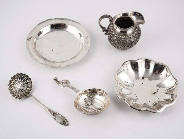 AN INDIAN CREAM JUG AND FOUR FURTHER FOREIGN ITEMS (5)