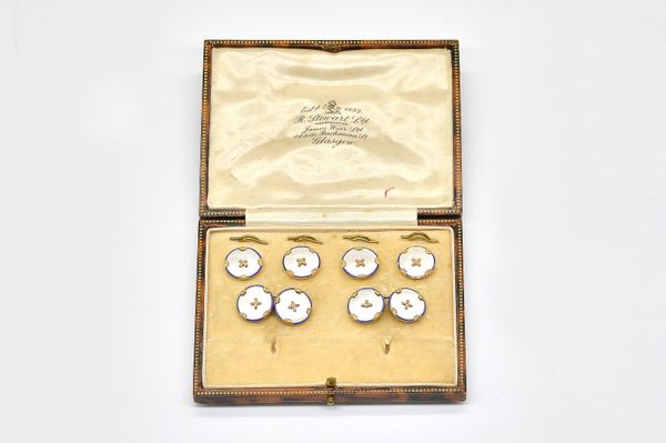 A GENTLEMAN'S GOLD, MOTHER-OF-PEARL AND ENAMEL PART DRESS SET