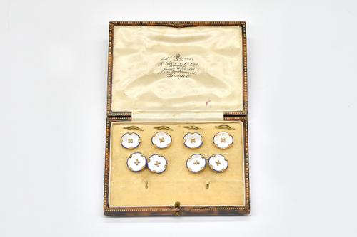 A GENTLEMAN'S GOLD, MOTHER-OF-PEARL AND ENAMEL PART DRESS SET