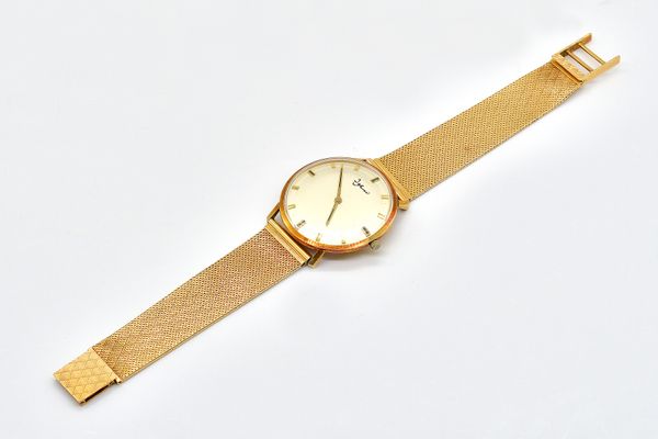 A GENTLEMAN'S 18CT GOLD BUREN WRISTWATCH