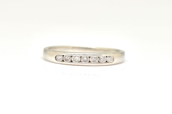 A PLATINUM AND DIAMOND RING