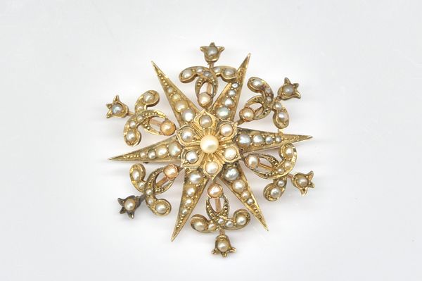 A GOLD AND SEED PEARL PENDANT BROOCH