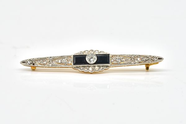 A GOLD AND PLATINUM FRONTED, DIAMOND AND BLACK ONYX BROOCH