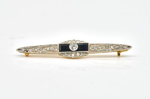A GOLD AND PLATINUM FRONTED, DIAMOND AND BLACK ONYX BROOCH