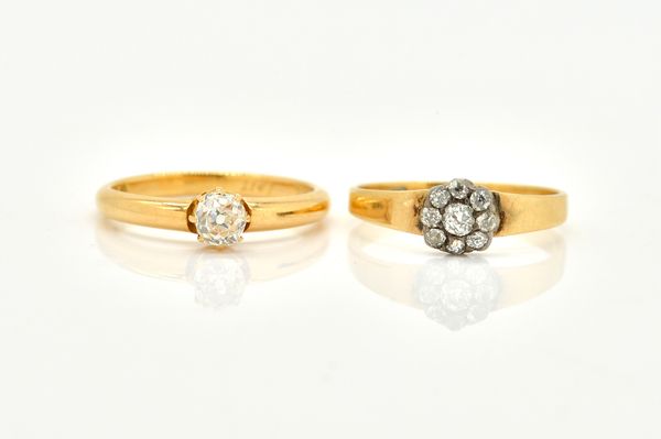 A DIAMOND CLUSTER RING AND DIAMOND SINGLE STONE RING (2)