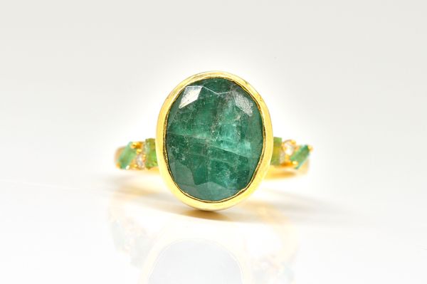 AN EMERALD, DIAMOND AND GREEN GEM SET RING