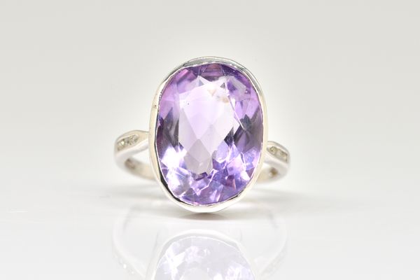 AN 18CT WHITE GOLD AMETHYST AND DIAMOND RING