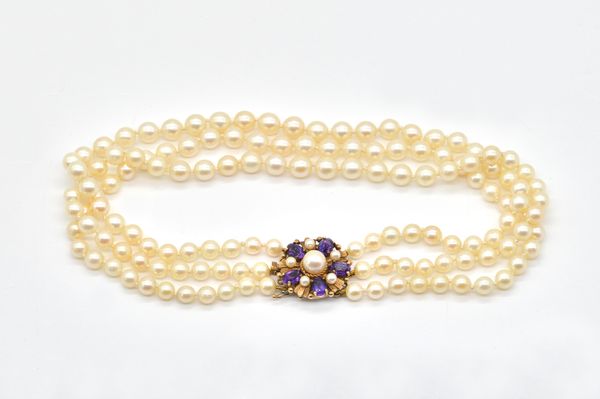 A CULTURED PEARL NECKLACE