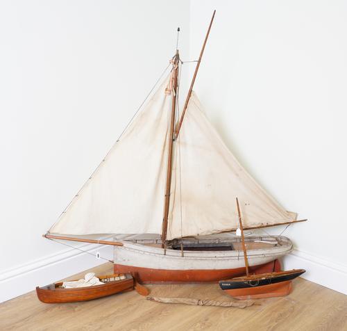 A GREY AND RED PAINTED POND YACHT AND TWO OTHERS (3)